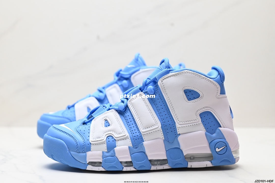真标✅耐克Nike Air More Uptempo’96 大Air皮蓬 921948-401“UNC”北卡蓝 真标原盒 超高清洁度 顶级小潘气垫 头层牛巴革鞋面 市面最高版本 小红书代购平台专供以清新夺目的校园蓝色作为基调，鞋身侧边标志性的 AIR 字样则以白色呈现，家族气质突出，辨识度极高，活力攻势让人难以抵挡 尺码:40 40.5 41 42 42.5 43 44 44.5 45 46