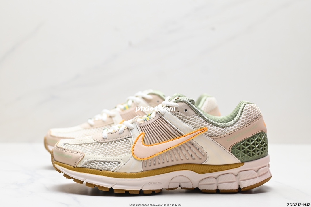 公司级✅耐克Nike Zoom Vomero 5 马拉松复古跑五代休闲运动慢跑鞋 采用环保纤维革饰片组合网眼布鞋面材质 升级正确后跟TPU加固 耐弯折热塑框架支撑鞋身 中底搭载EVA轻量缓震 货号:BV1358-001 码数:36 36.5 37.5 38 38.5 39 40 40.5 41 42 42.5 43 44 45 ID:ZDD212-HJZ