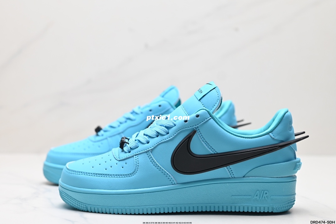 真标✅Ambush x Nk Air Force 1‘07 Low SP 空军一号联名标志性的Swoosh延伸至鞋跟之外 鞋舌和鞋垫上印有AMBUSH品牌标志 整体简约大气 货号:DV3464-013 尺码:36 36.5 37.5 38 38.5 39 40 40.5 41 42 42.5 43 44 45