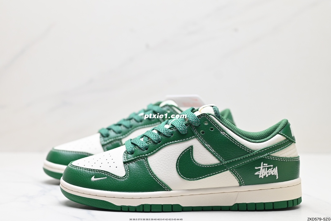 公司级✅NK Dunk Low Retro “DIY高端定制” 低帮休闲运动板鞋 原装头层材料 用料绝不含糊 独家版型蒸餾加工帶來的是更好的视觉和脚感体验 清洁度 电绣工艺 皮料切割干净无任何毛边 细节完美 货号:BB9898-005 尺码:36 36.5 37.5 38 38.5 39 40 40.5 41 42 42.5 43 44 45 ID:ZKD579-SZG