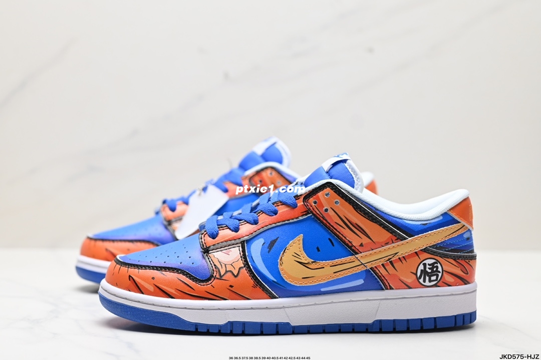 公司级✅Nike SB Dunk Low x Kasina 纯原大厂出品 极力推荐 顶级版本👏 原装头层材料 独家版型蒸餾加工 帶來的是更好的视觉和脚感体验 大厂纯原品质出货 清洁度 电绣工艺 皮料切割干净无任何毛边 细节完美 官方货号:CZ6501-100 尺码:36 36.5 37.5 38 38.5 39 40 40.5 41 42 42.5 43 44 45 46 ID:JKD575-HJZ