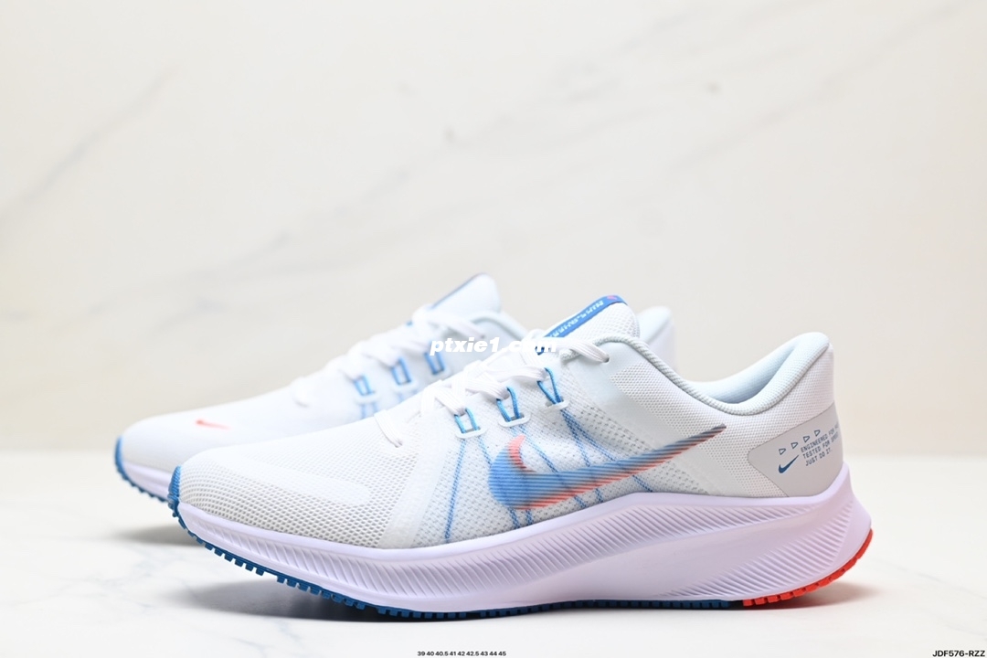 公司级✅Nike Quest 4极速4代 网面透气 时尚休闲跑步鞋  简约高科技设计采用多层材料，为双足带来凉爽感受和稳固体验时尚鞋面搭配中足包覆设计，提供稳固贴合感。一层网眼布材质，在跑步期间为你带来轻盈透气性能。同时展现利落外观。加高叠层设计，为每一步带来柔软缓震性能。具备出色抓地力与耐穿着性。舒适感出众  官方货号:DA1105-101 尺码:39 40 40.5 41 42 42.5 43 44 45 ID:JDF576-RZZ
