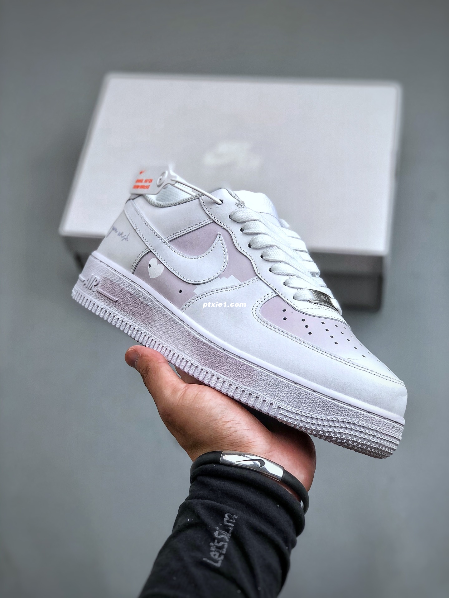 Nike Air Force 1 Low 07 爱心 白紫原楦头原纸板 打造纯正低帮空军版型专注外贸渠道 全掌内置蜂窝气垫 原盒配件 原厂中底钢印、拉帮完美 官方货号：CW2288 111 尺码：36-45（半）