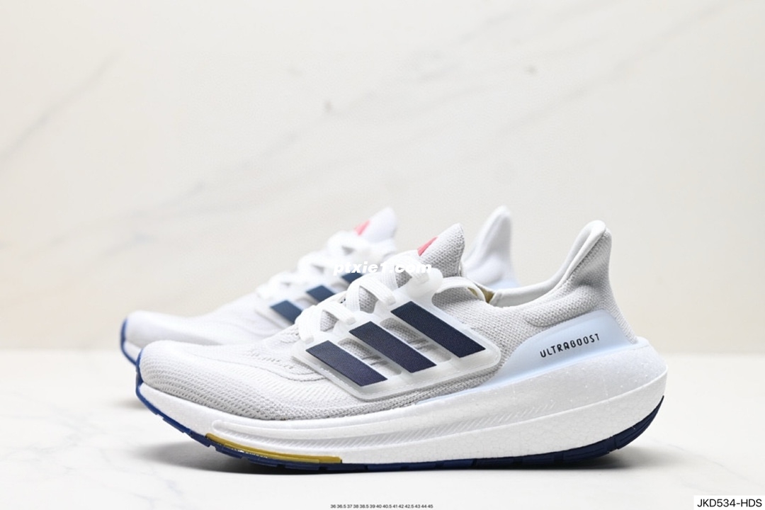 公司级✅阿迪达斯Adidas Ultraboost Light 全掌爆米花休闲运动跑鞋。采用网材搭配反光皮革鞋面，配上Stretchweb网格外底和Boost中底，提供非凡穿着体验！adidas Ultra Boost 在2017年推出，其Primeknit一体化编制鞋身被赋予了崭新的立体纹路细节，更具袜套感  货号:ID3285 尺码:36 36.5 37 38 38.5 39 40 40.5 41 42 42.5 43 44 4