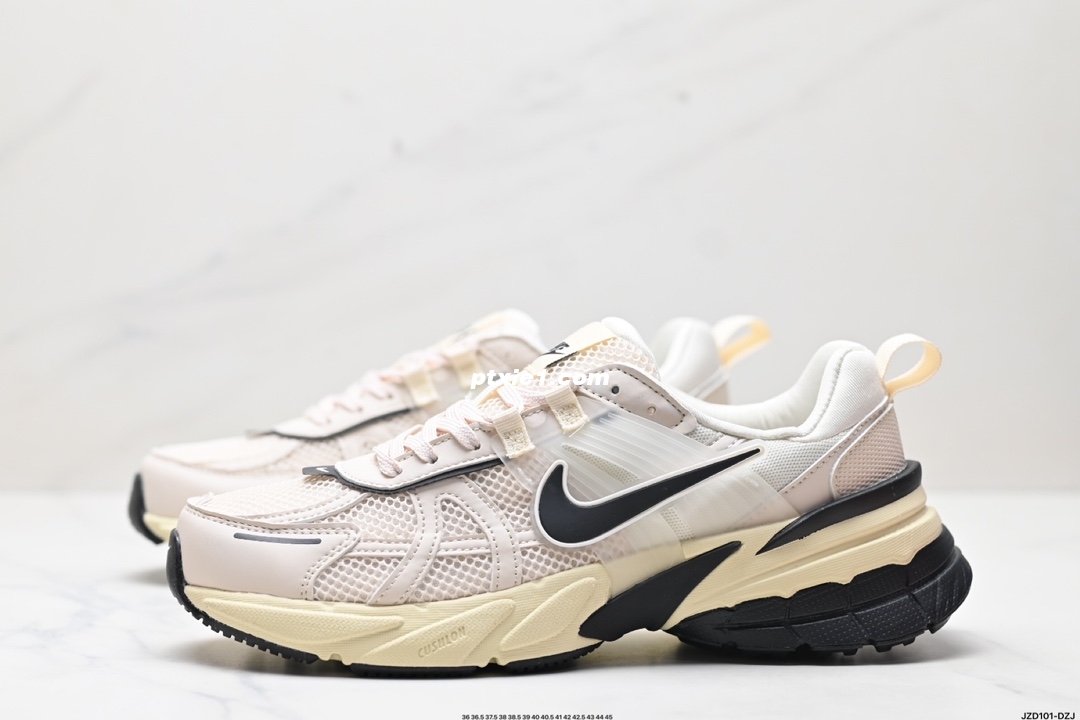 真标✅耐克Nike Wmns V2K Runtekk Low”White Grey Pink”复古潮系列未来复古老爹风百搭休闲运动慢跑鞋 货号:FD0736-101 尺码:36 36.5 37.5 38 38.5 39 40 40.5 41 42 42.5 43 44 45 ID:JZD101-DZJ