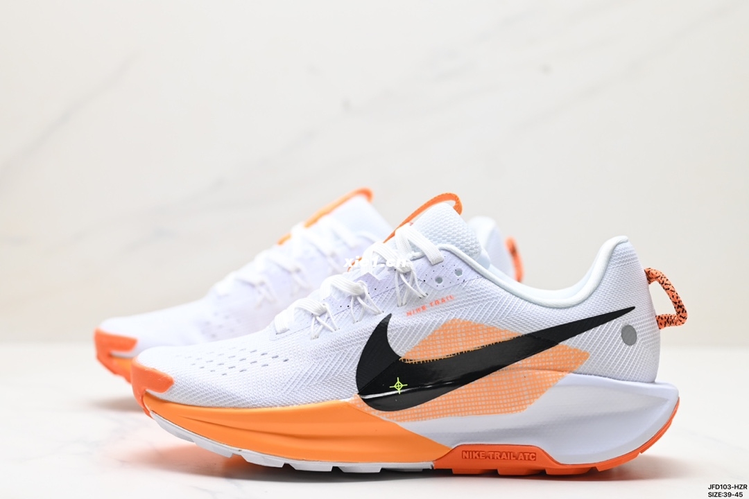 Corporate-level ✅Nike REACTX PEGASUS TRAIL 5 Next Nature cross-country running shoes👏 Moon landing takes into account both the swift appearance and the stable foot feel The clever combination of heel cover and midfoot dynamic support Creates a stable and 