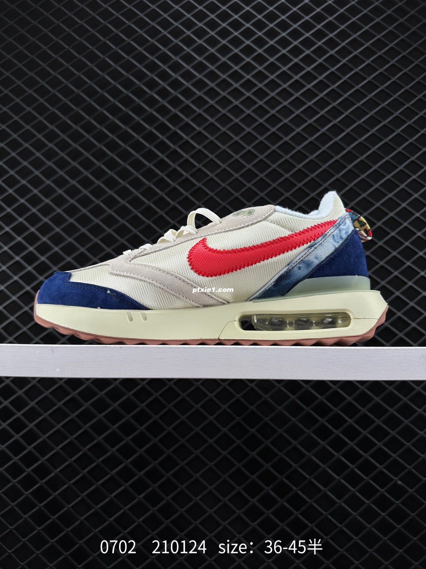 Nike Air Max Dawn 耐克 低帮 米红蓝 黎明系列低邦气垫百搭休闲运动慢跑鞋，从配色上彰显出浓厚的复古气质。最大的亮点当属鞋型设计上加入结构元素，汲取1984年诞生的AirTra