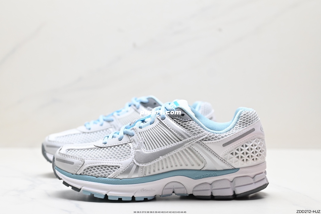 公司级✅耐克Nike Zoom Vomero 5 马拉松复古跑五代休闲运动慢跑鞋 采用环保纤维革饰片组合网眼布鞋面材质 升级正确后跟TPU加固 耐弯折热塑框架支撑鞋身 中底搭载EVA轻量缓震 货号:BV1358-001 码数:36 36.5 37.5 38 38.5 39 40 40.5 41 42 42.5 43 44 45 ID:ZDD212-HJZ