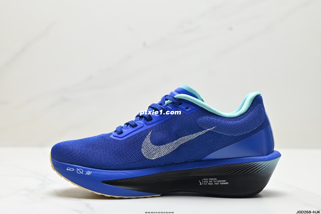 公司级✅NK ZoomX Invincible Run Flyknit FK6 轻量飞织低帮休闲运动慢跑鞋 此鞋专为短跑运动员而生 是为 5 至 10 公里距离的赛事和训练打造 整体设计采用流线型的轻质工程网眼材质构成鞋面 并与其他 Running 旗舰鞋款同样搭载全脚掌 ZoomX 缓冲中底 搭配 Pebax 物料与橡胶外底 ZoomX StreakFly 首发配色以Prototype呈现 其灵感是来自开发期间的磨损测试 透过编号的标记与内侧的预期跑步距离突出研发过程 货号:FN8454-400 尺码: