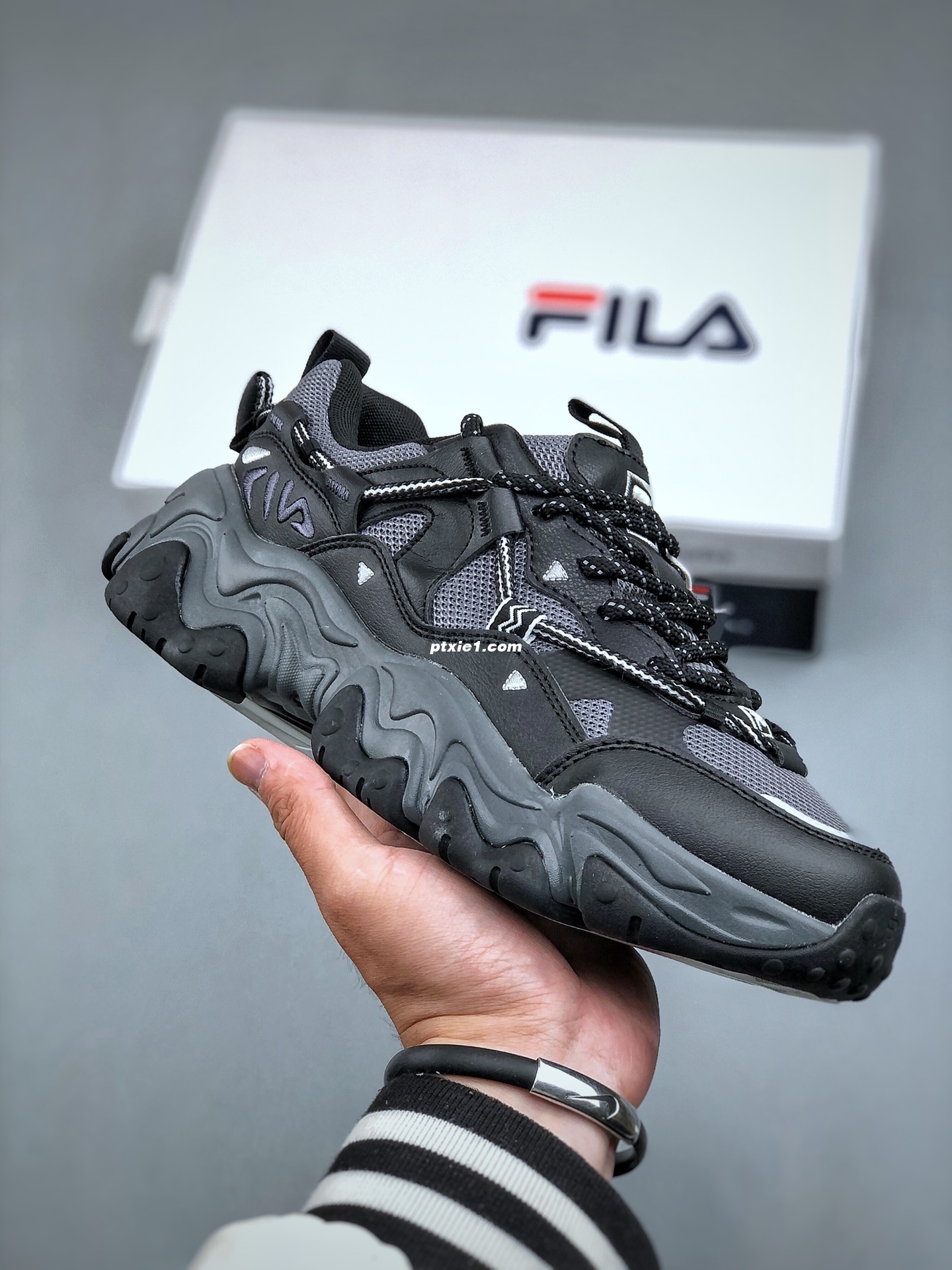 支持放店E  斐乐Fila Core Fashion Fluid 5 猫爪5.0系列低帮复古老爹风潮流休闲运动慢跑鞋“米白浅棕”F12W442115FAS尺码：35.5-40
